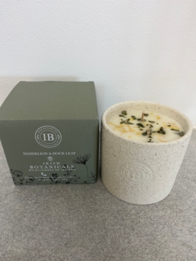 Dandelion and Dock leaf candle