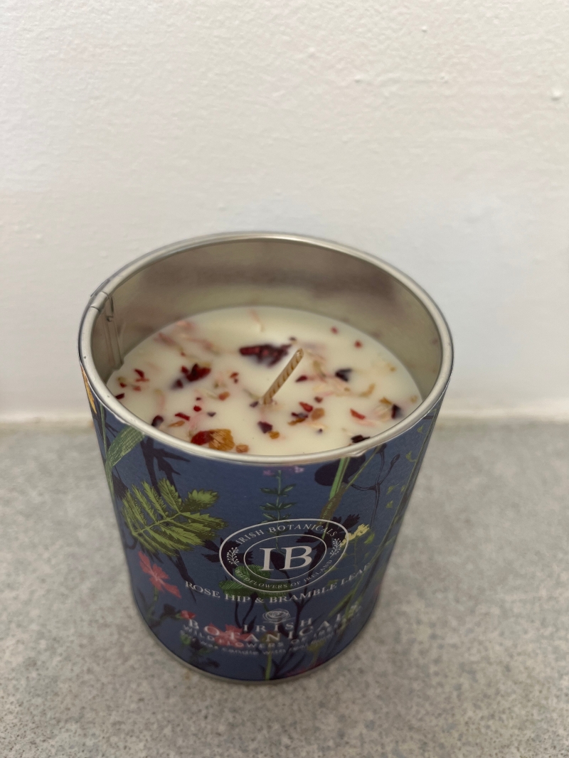 Rose Hip and Bramble tin candle
