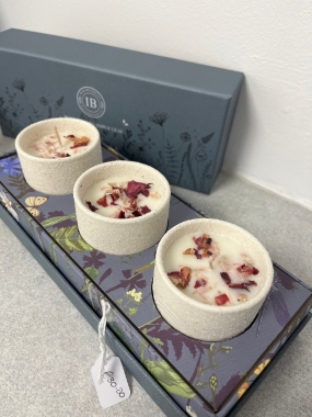 Rose Hip and Bramble Leaf candle set