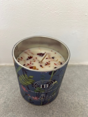 Rose Hip and Bramble tin candle